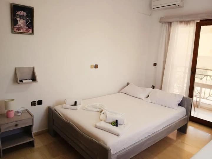 Small Double Room image 4