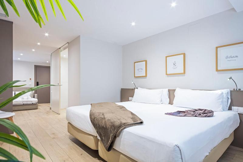 Basic Triple Room image 4