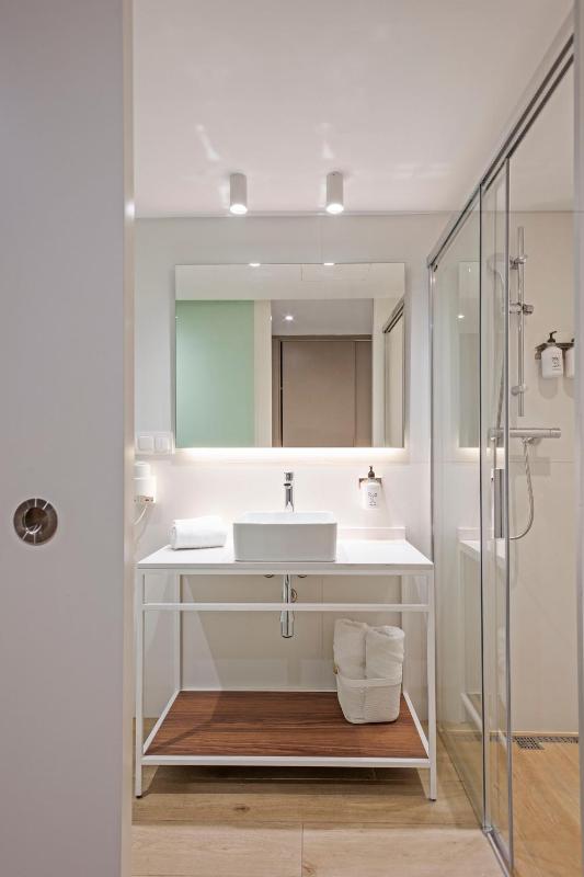 Basic Triple Room image 2