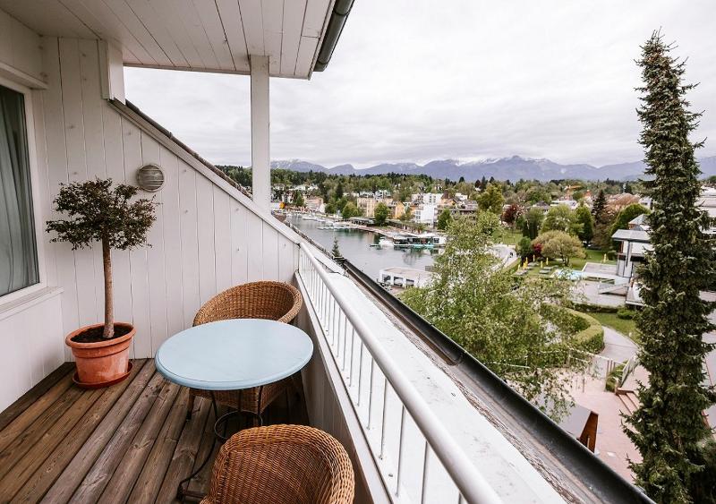 Junior Suite with Balcony image 1