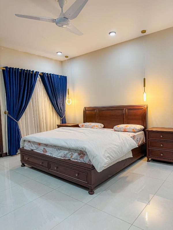 Luxury 4-Bedroom Villa with Private Pool in DHA Ph-6 Karachi - image 2