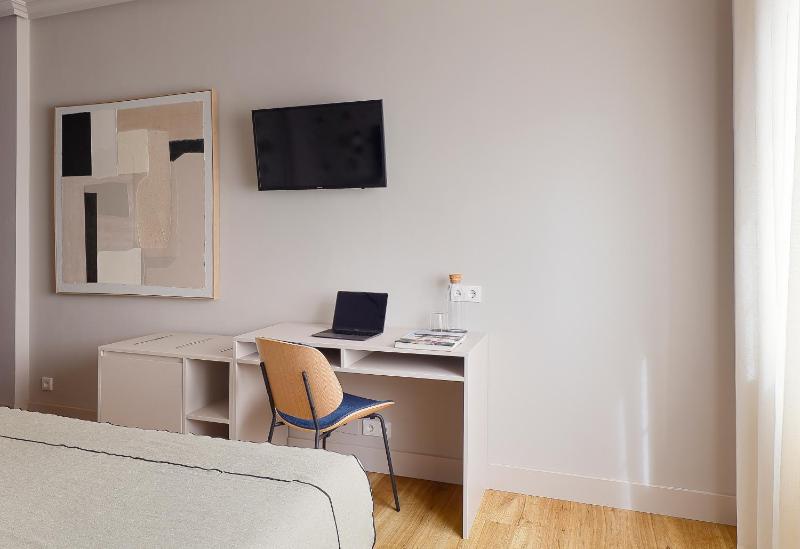 Double or Twin Room image 4