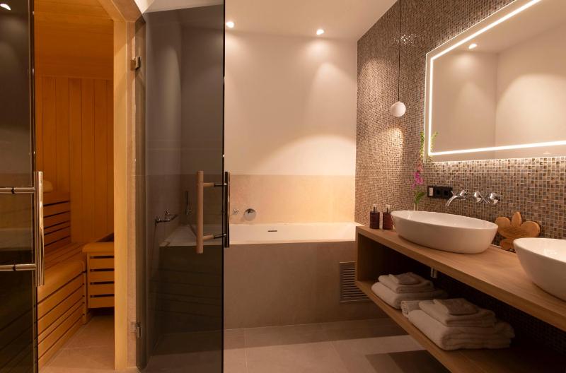 Suite with Sauna image 2