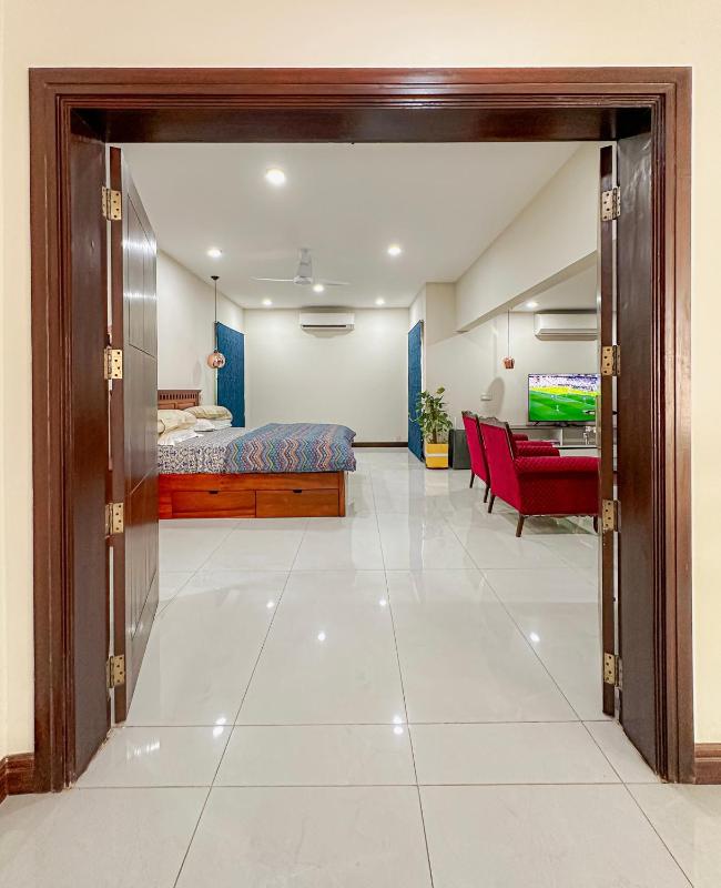 Luxury 4-Bedroom Villa with Private Pool in DHA Ph-6 Karachi - image 10