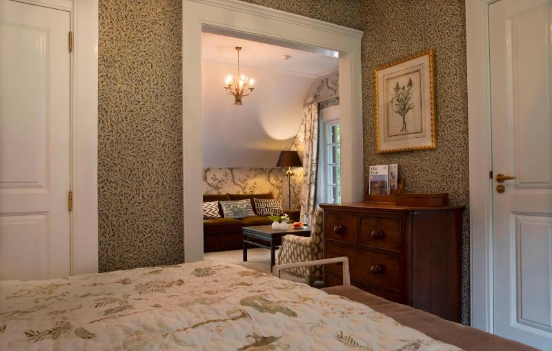 Deluxe Room image 4