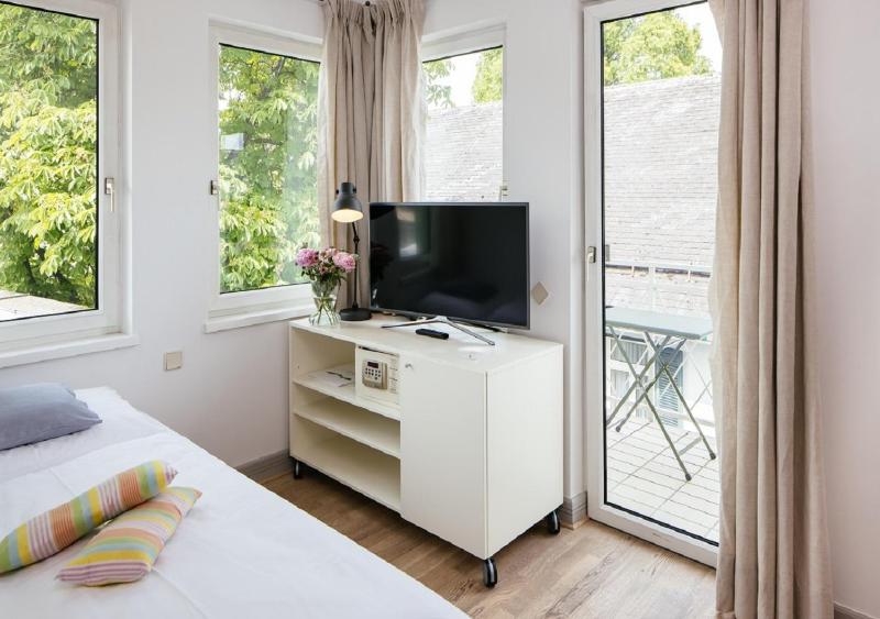 Small Single Room image 4