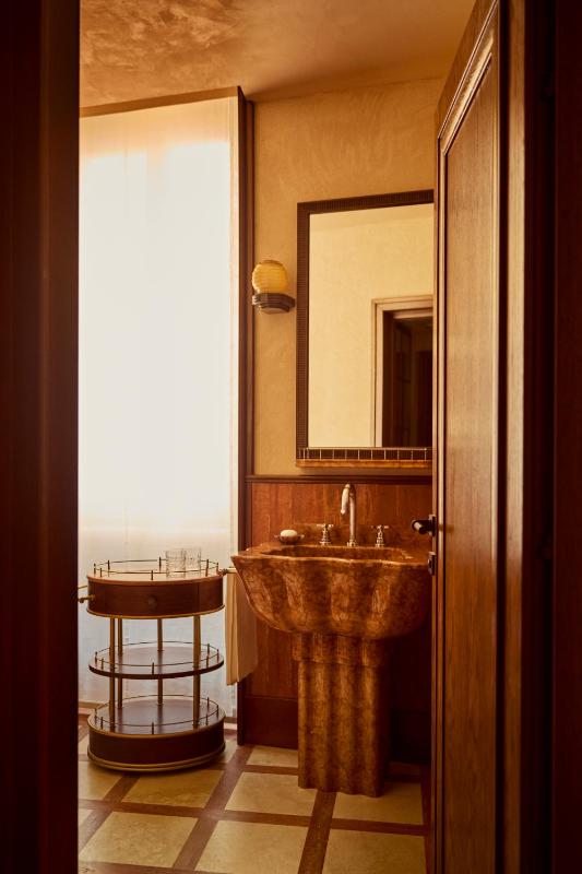 Superior Room image 4