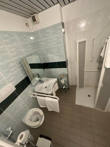 Quadruple Room image 2