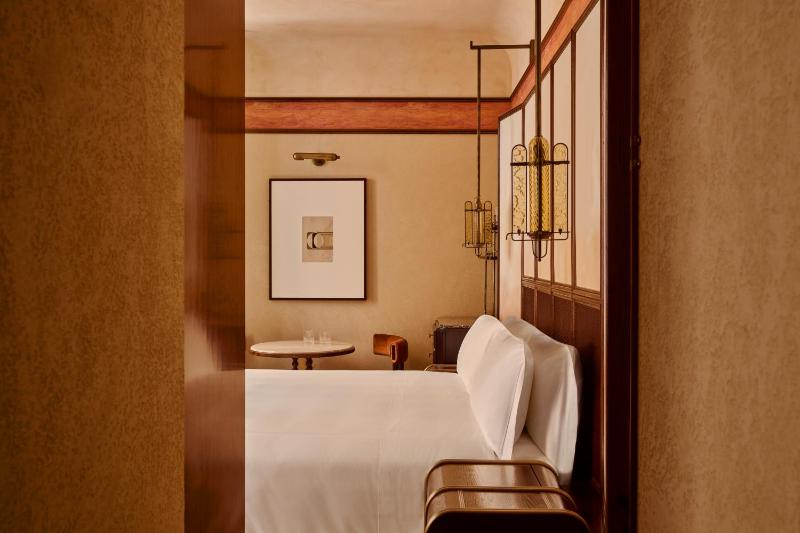 Classic Room image 1