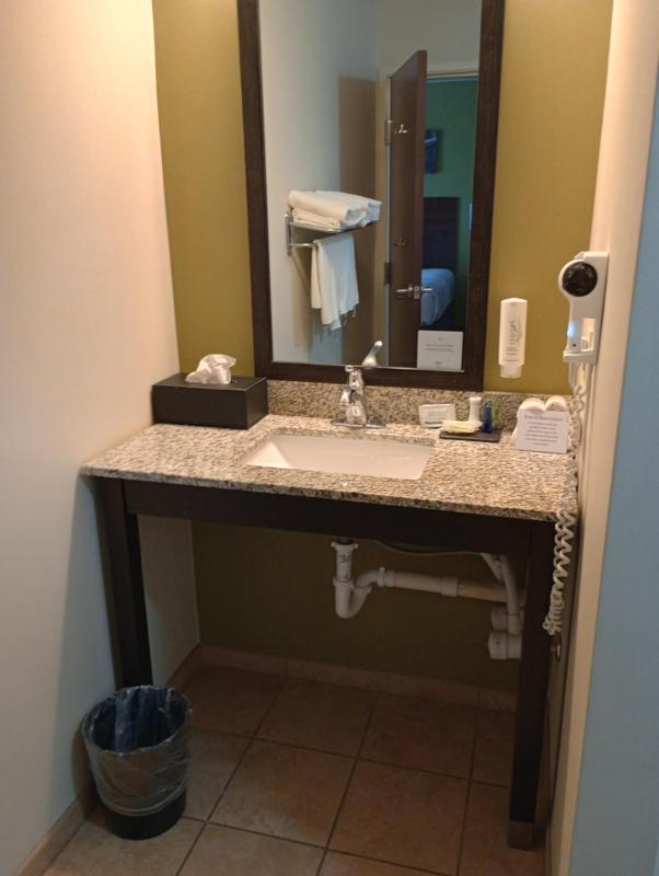 King Room - Accessible/Non-Smoking image 3