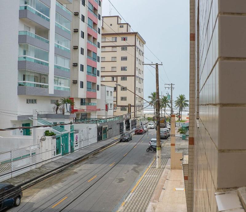 Apto c garagem otima localizacao a 80m da Praia - image 6