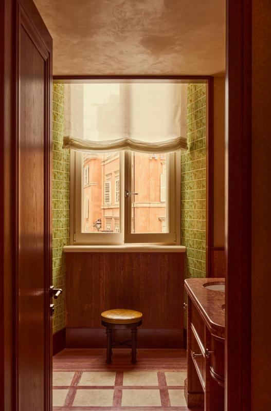 Deluxe Room with Minerva Square View image 3