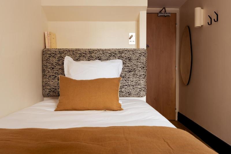 Comfort Single Room image 4