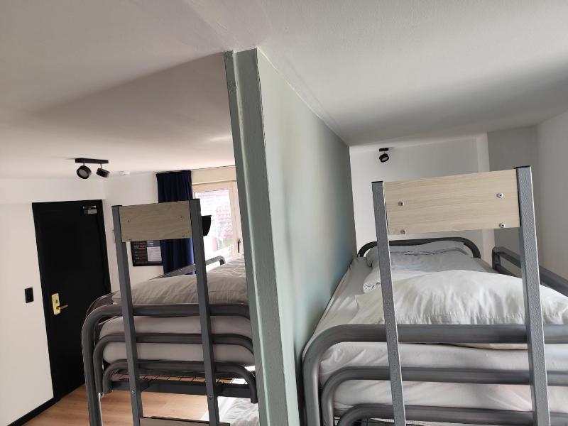 Quadruple Room with Private Bathroom image 3