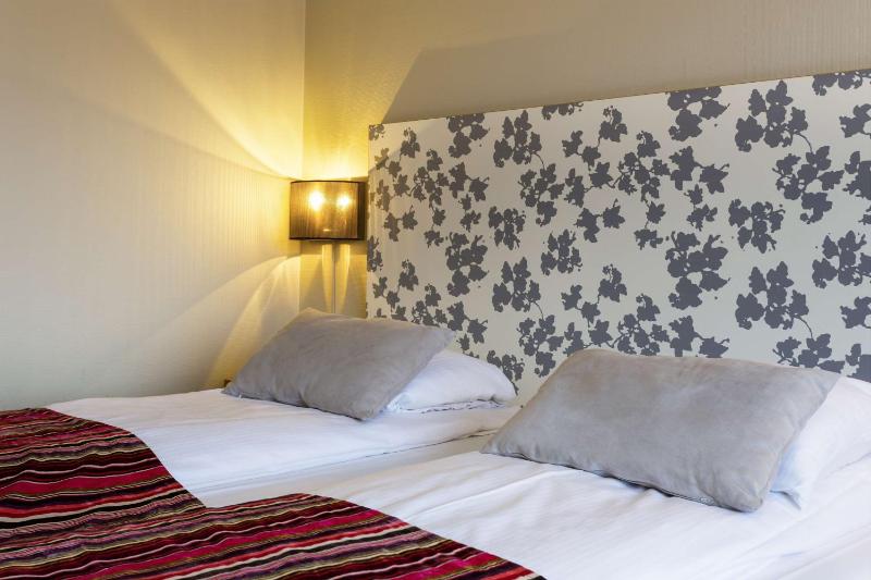Standard Double Room image 4