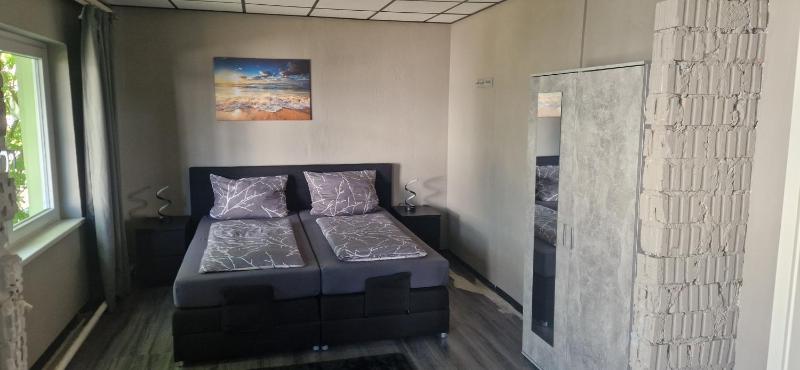 Standard Double Room with Shared Bathroom image 1