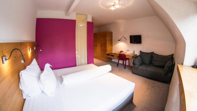 Single Room image 3