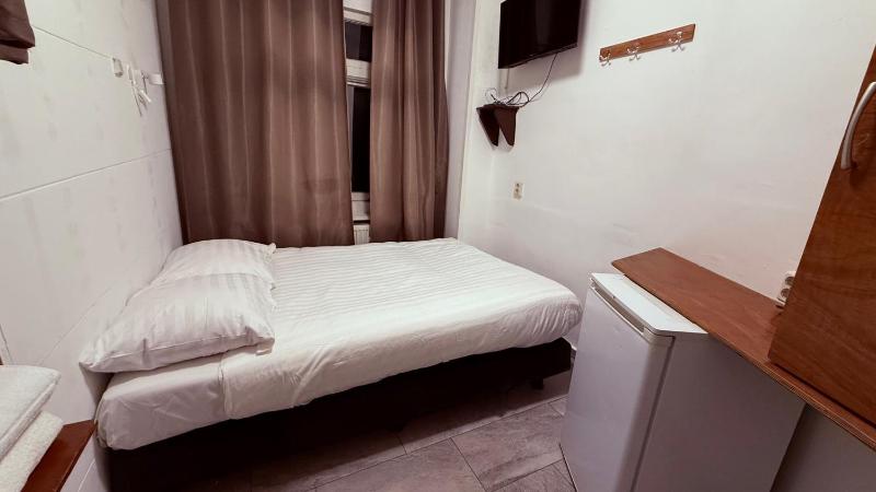 Double Room with Shared Bathroom image 1