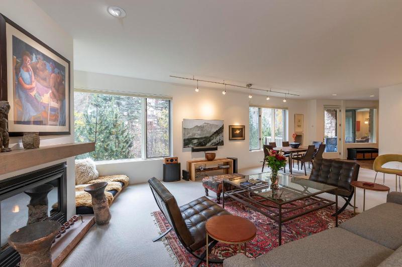 Rivers Edge Retreat by Exceptional Stays - image 1