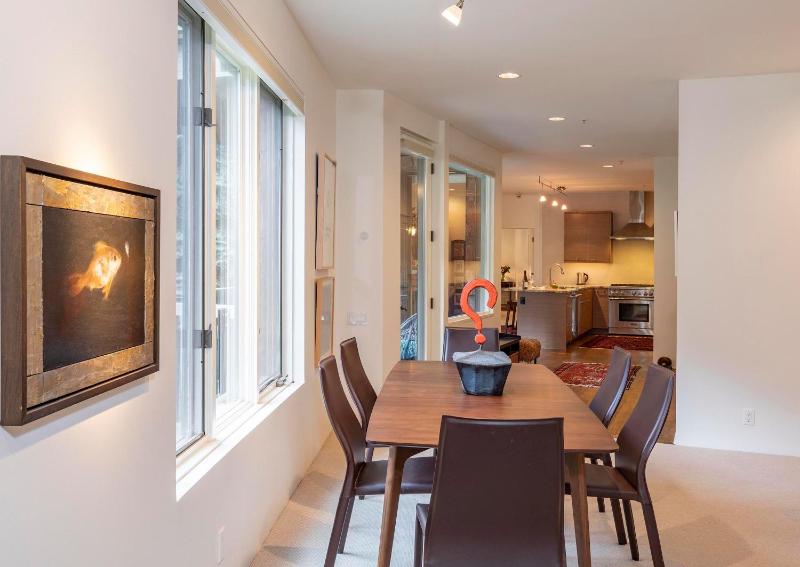 Rivers Edge Retreat by Exceptional Stays - image 12