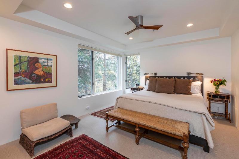Rivers Edge Retreat by Exceptional Stays - image 6
