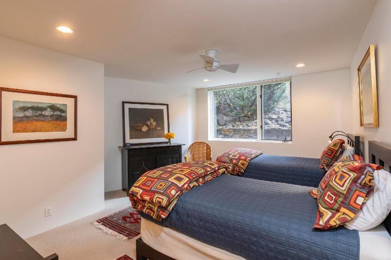 Rivers Edge Retreat by Exceptional Stays - image 9