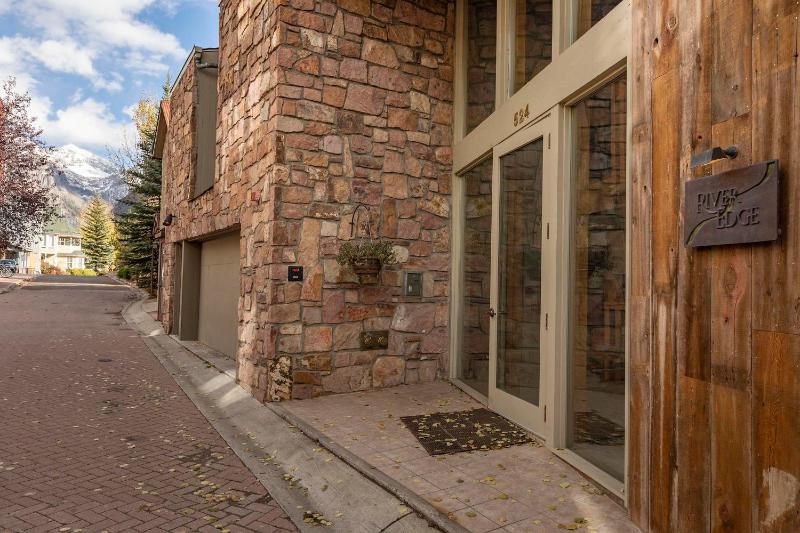 Rivers Edge Retreat by Exceptional Stays - image 13