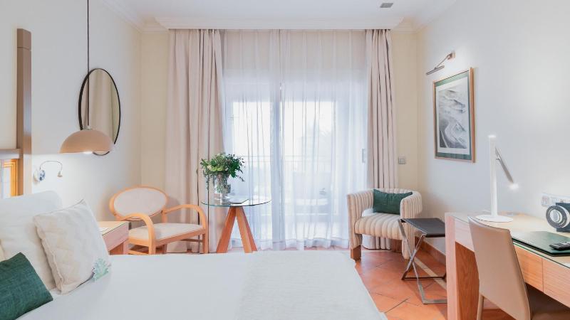 Double Room Sea View (2 Adults + 1 Child) image 4