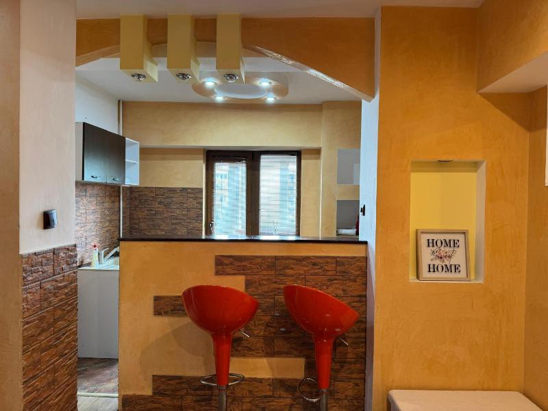 Central Lovely Apartment Craiova - image 1