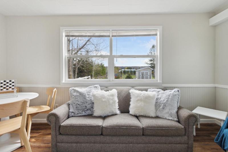 One-Bedroom Cottage image 4