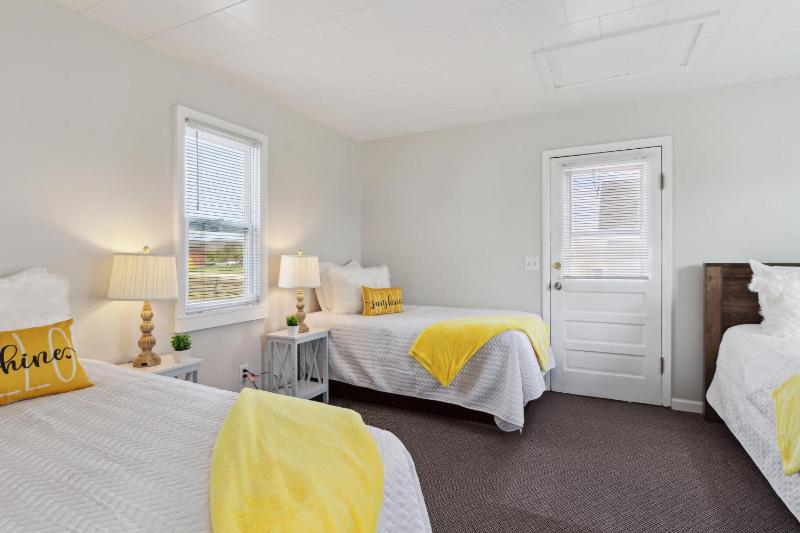 One-Bedroom Cottage image 1