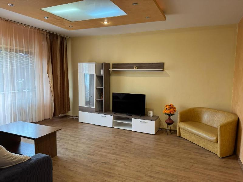 Central Lovely Apartment Craiova - image 9
