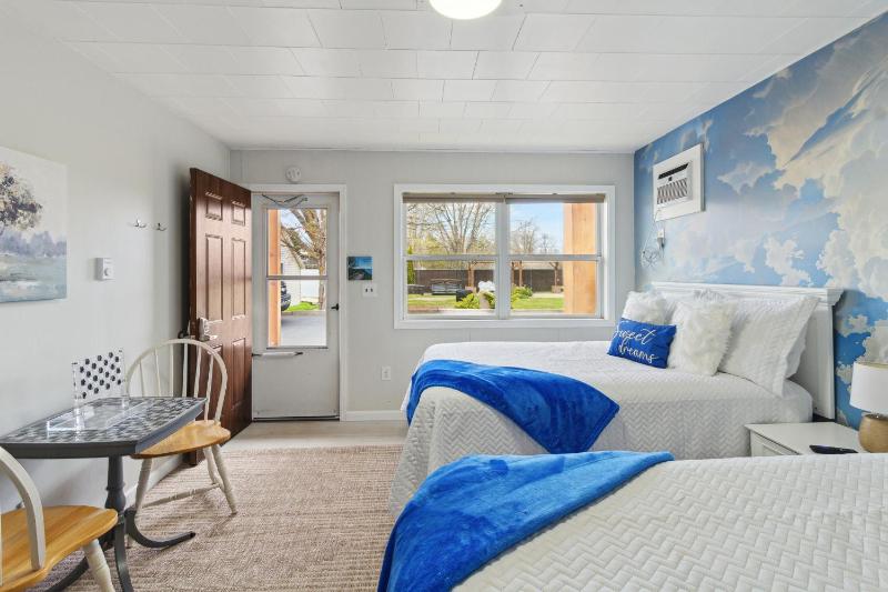 Double Room image 1