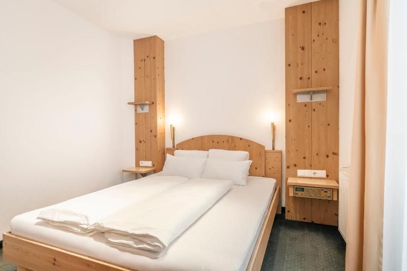 One-Bedroom Apartment F image 1