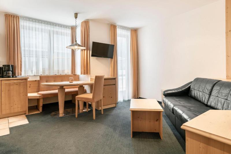 One-Bedroom Apartment F image 4