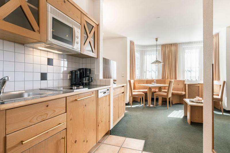 One-Bedroom Apartment E image 3