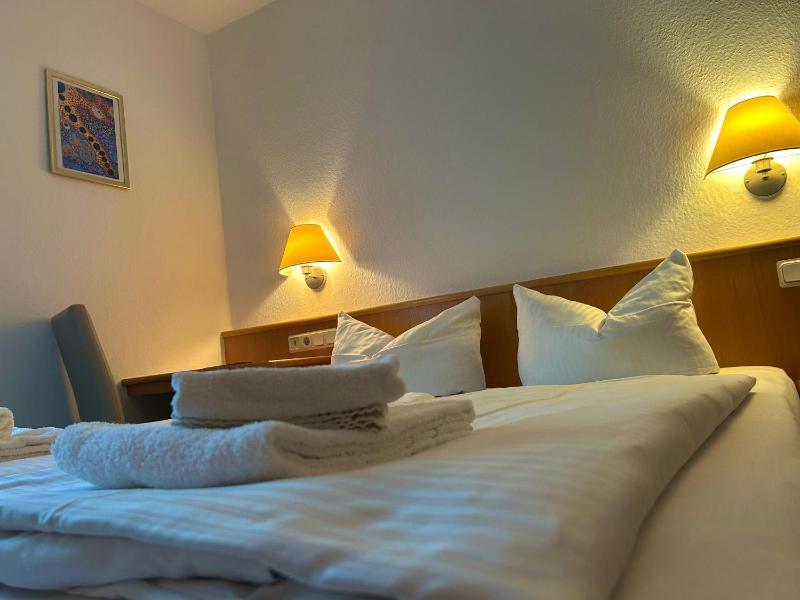Standard Twin Room image 1