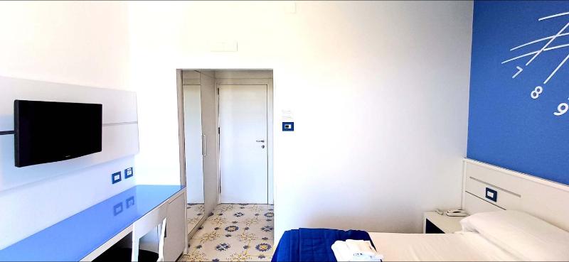 Double or Twin Room image 3