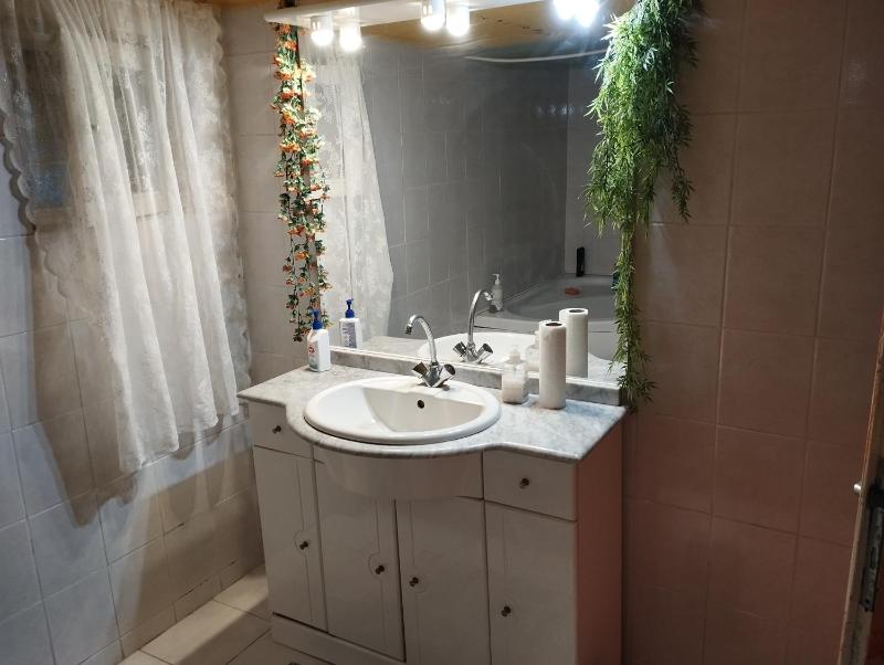 One-Bedroom Apartment image 2
