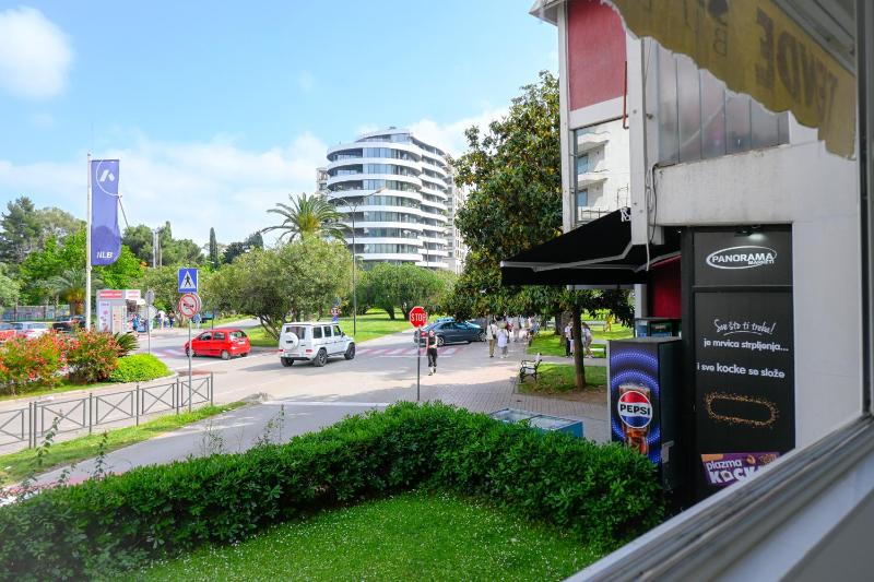 Apartman Petar-Spacious Friendly Stay in the Heart of Budva - image 13