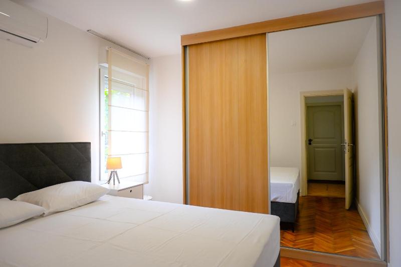 Apartman Petar-Spacious Friendly Stay in the Heart of Budva - image 14