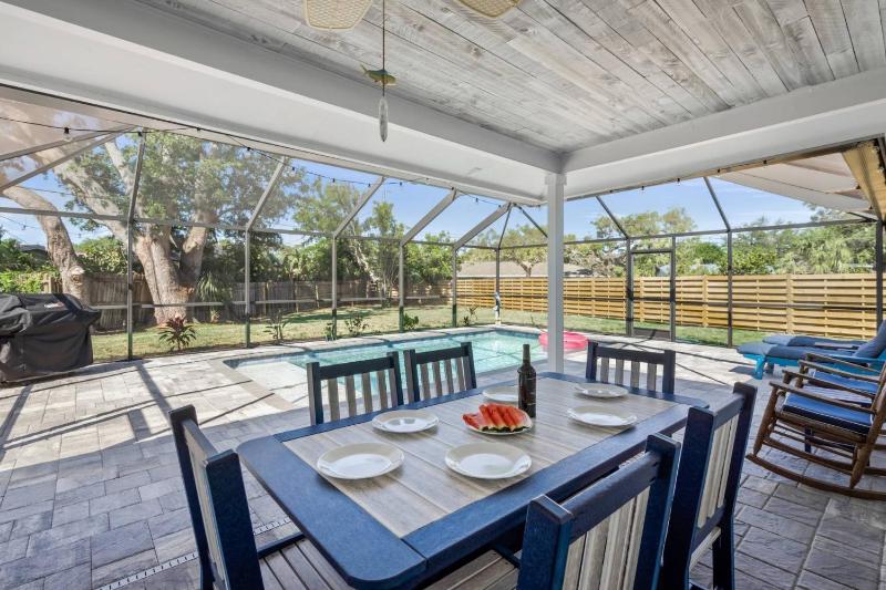Silver Palm Retreat - image 1