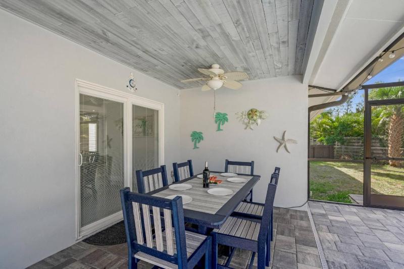 Silver Palm Retreat - image 34