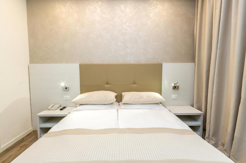 Hotel Touring - image 2