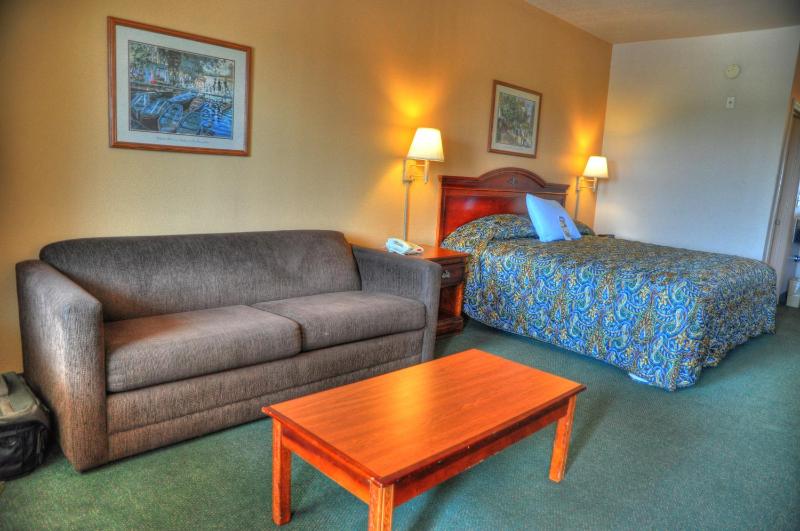 King Room with Sofa Bed - Non-Smoking image 3