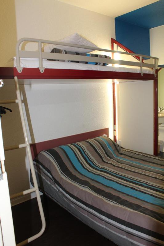 Triple Room with Shared Bathroom image 4