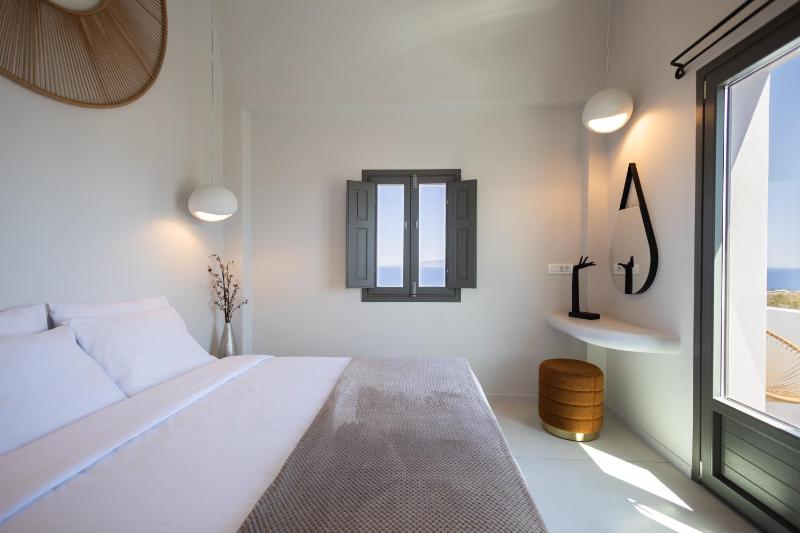 Niabelon Suites - Private Jacuzzi Sunset View - image 8