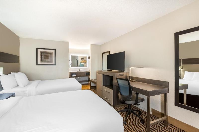 Double Room with Two Double Beds image 4