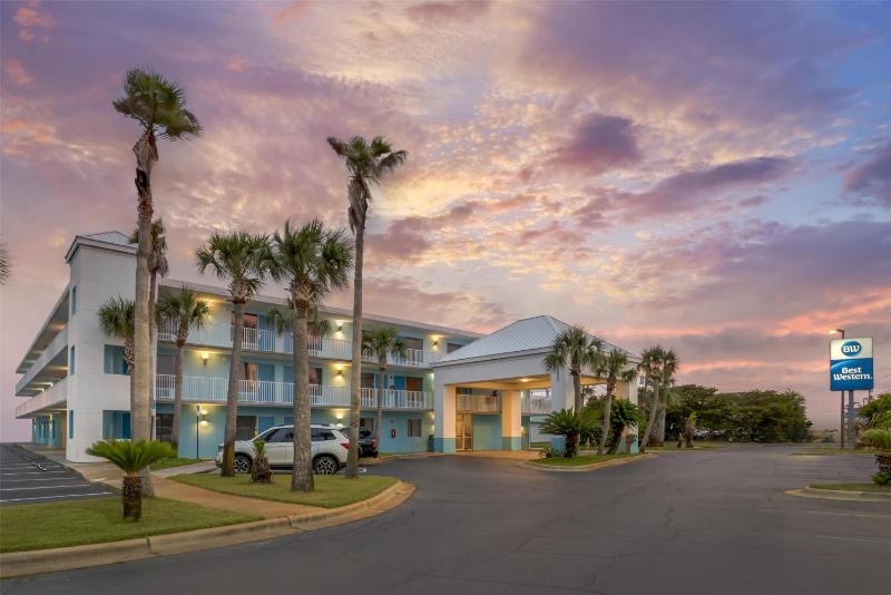 Best Western Navarre Waterfront - image 1