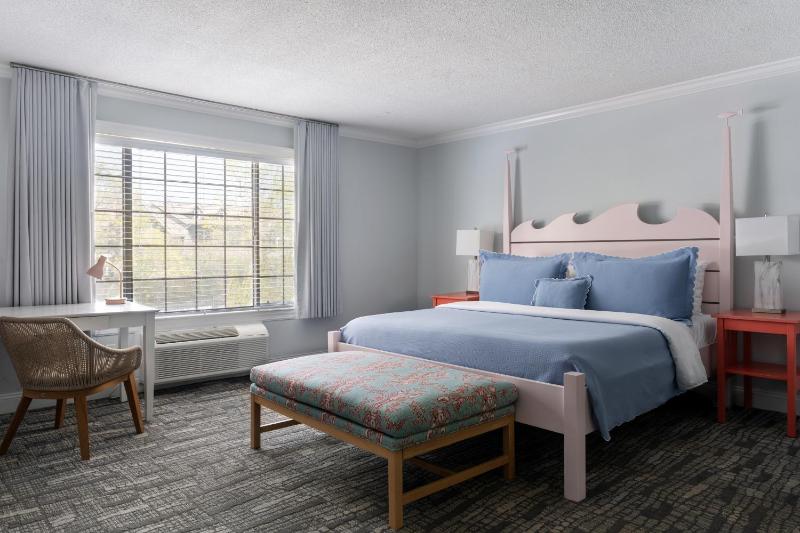 King Room with Garden View image 1